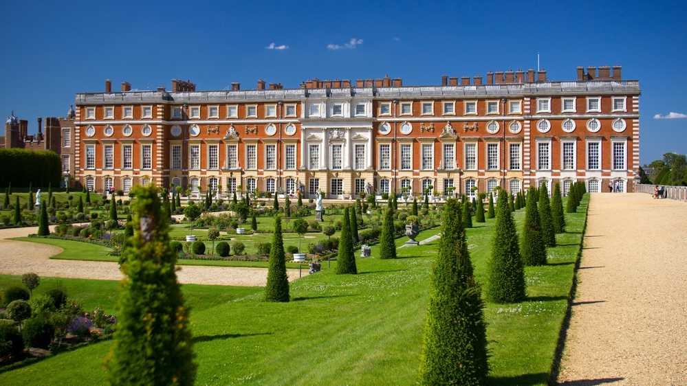 hampton court